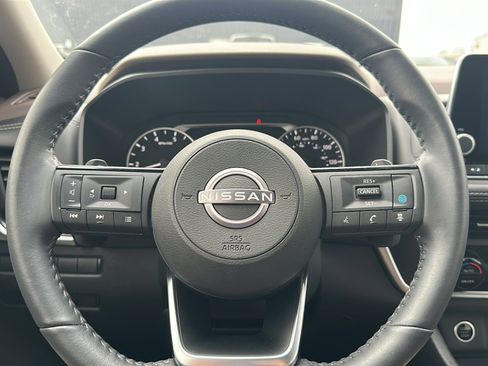 Used 2023 Nissan Rogue SV w/ SV Premium B Package image 27