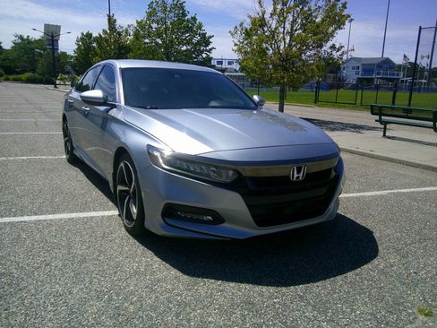 Used 2018 Honda Accord Sport image 5