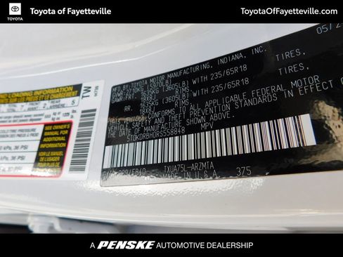 Used 2024 Toyota Highlander XLE image 9