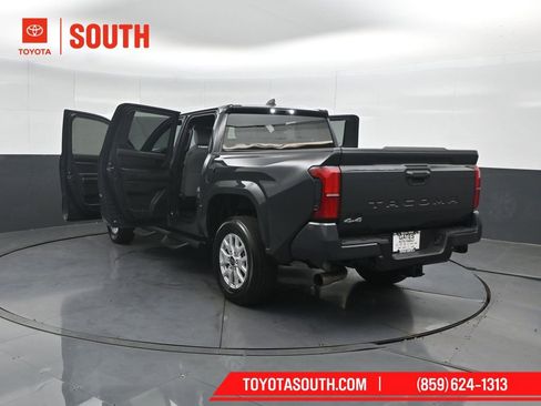 Used 2025 Toyota Tacoma SR5 AWD/4WD image 52