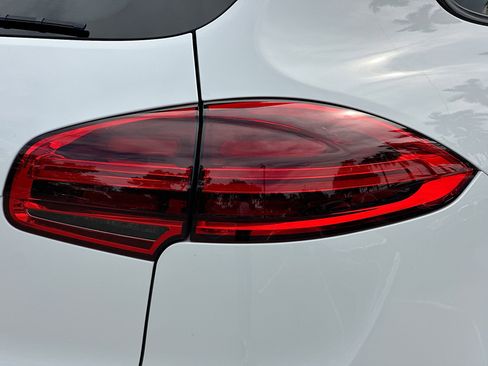 Used 2017 Porsche Cayenne Platinum Edition image 30