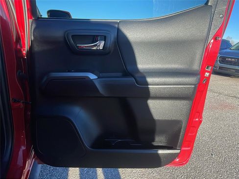 Used 2019 Toyota Tacoma TRD Sport image 15