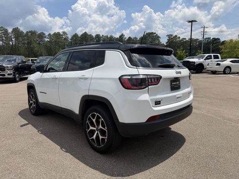Certified 2025 Jeep Compass Limited AWD/4WD image 4