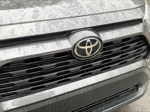 Used 2024 Toyota RAV4 XLE FWD image 31