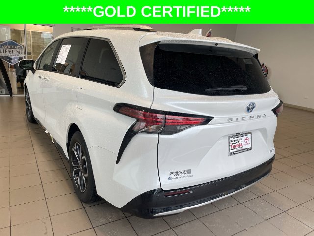 Used 2025 Toyota Sienna Platinum AWD/4WD image 32