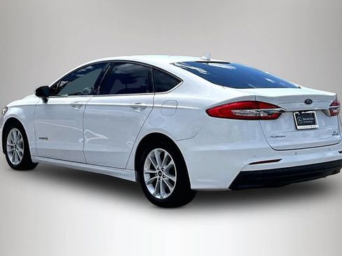 Used 2019 Ford Fusion SE FWD image 4