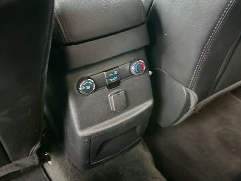 Used 2018 Ford Explorer XLT w/ Equipment Group 202A FWD image 26