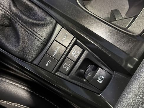 Used 2025 Toyota Camry SE image 37