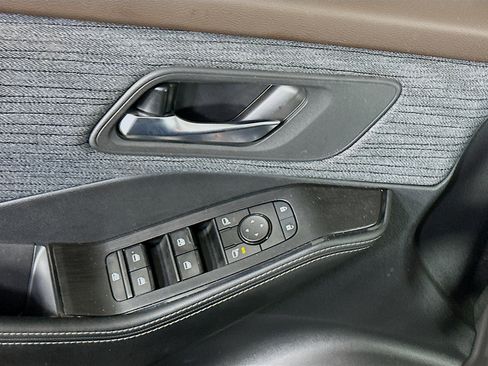 Used 2023 Nissan Rogue SV FWD image 15