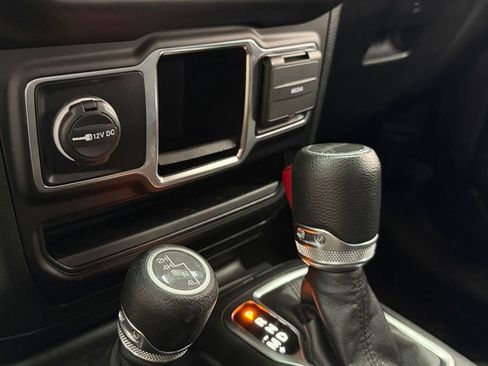 Used 2023 Jeep Gladiator Sport AWD/4WD image 19