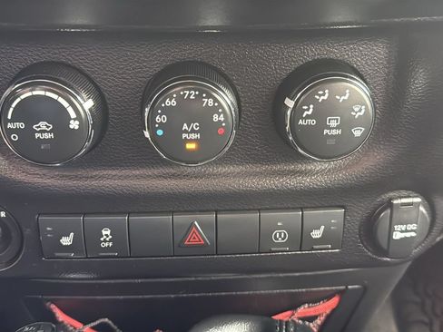 Used 2017 Jeep Wrangler Unlimited Rubicon AWD/4WD image 25