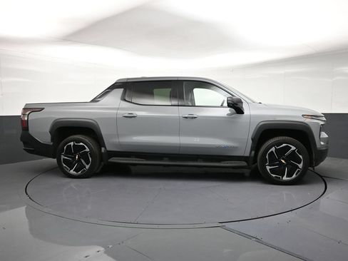 Used 2026 Chevrolet Silverado EV LT AWD/4WD image 6