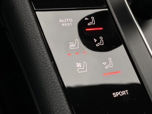 Certified 2024 Porsche Macan image 10