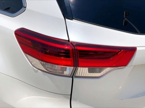 Used 2017 Toyota Highlander Limited FWD image 28