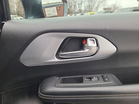 Used 2021 Chrysler Pacifica Touring-L w/ S Appearance Package image 31