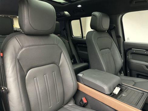 Used 2024 Land Rover Defender 110 X image 11