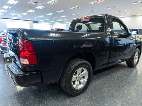 Used 2017 RAM 1500 Express RWD image 5
