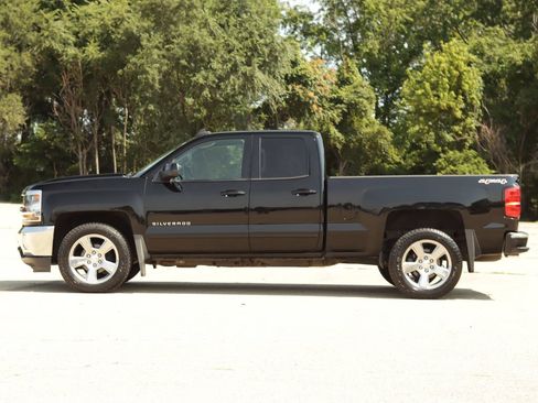 Used 2017 Chevrolet Silverado 1500 LT w/ All Star Edition AWD/4WD image 4