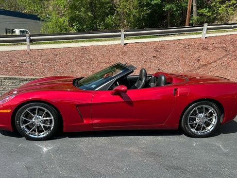 Used 2005 Chevrolet Corvette Convertible w/ Preferred Equipment Group RWD image 4