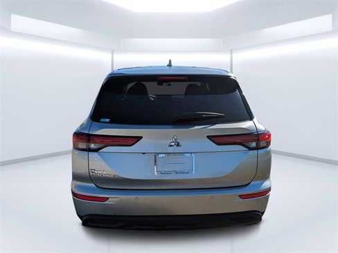 Used 2022 Mitsubishi Outlander ES image 4