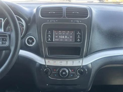 Used 2017 Dodge Journey SXT w/ Comfort/Convenience Group image 19