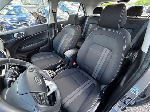 Used 2025 Hyundai Venue SEL image 35