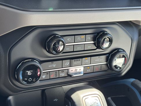 Used 2024 Ford Bronco Wildtrak image 29