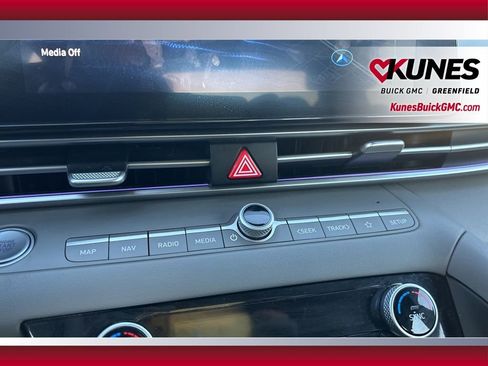 Used 2024 Hyundai Elantra SEL image 23