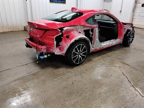 Used 2023 Toyota GR86 w/ ALL Weather Mat Package (TMS) RWD image 3