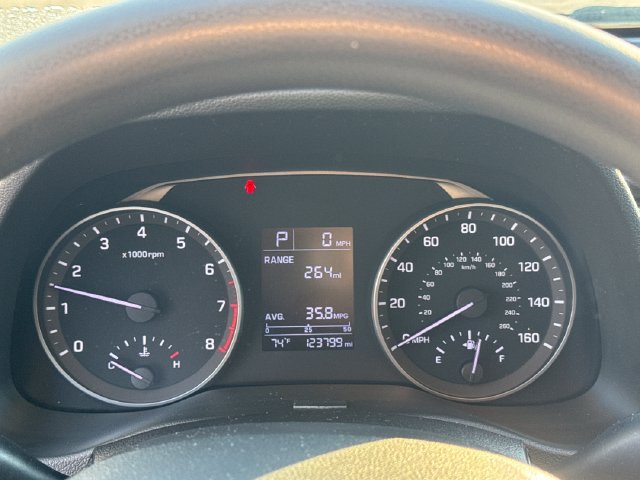Used 2018 Hyundai Elantra SE FWD image 22