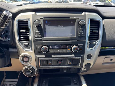 Used 2018 Nissan Titan SV w/ SV Convenience Package image 16