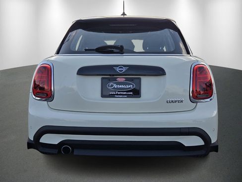Used 2022 MINI Cooper 4-Door Hardtop image 6
