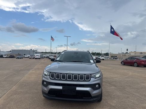 Used 2022 Jeep Compass Latitude AWD/4WD image 5