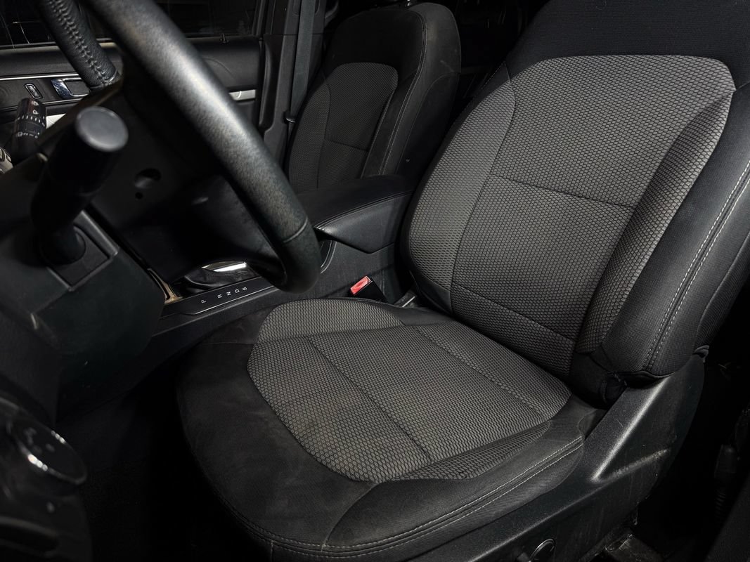 Used 2018 Ford Explorer XLT FWD image 10