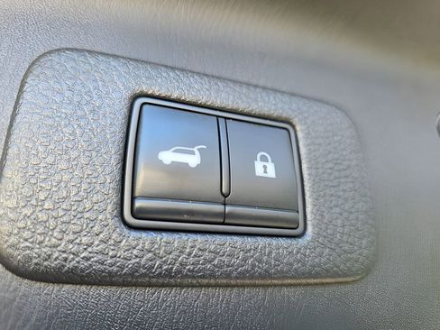 Used 2021 Nissan Armada SL w/ Captain's Chairs Package image 8