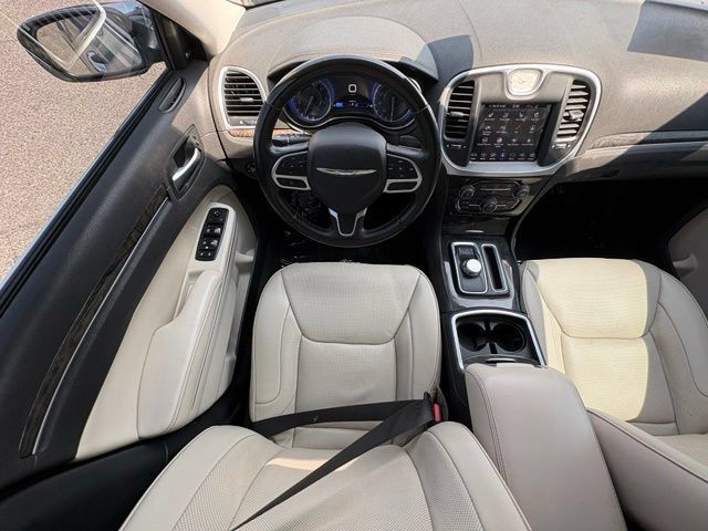 Used 2018 Chrysler 300 Limited AWD/4WD image 22