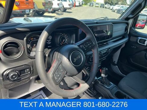 Used 2024 Jeep Wrangler Unlimited Rubicon AWD/4WD image 24