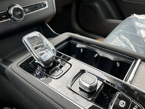 New 2026 Volvo XC90 T8 Ultra w/ Protection Package Premier AWD/4WD image 19
