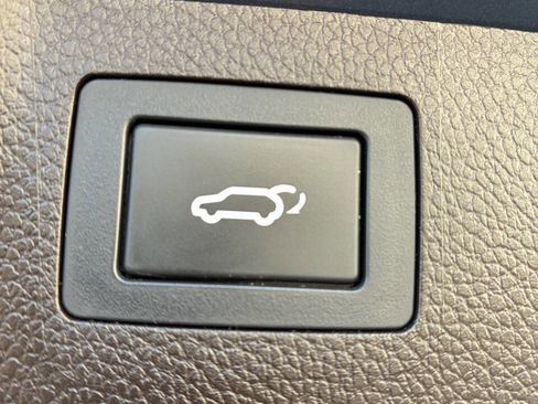 Used 2017 Hyundai Santa Fe Sport w/ 2.4L Tech Package 04 image 21