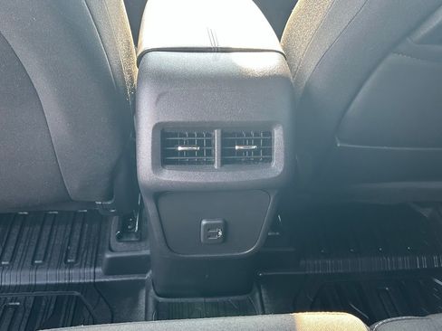 Used 2023 GMC Terrain SLE w/ Driver Convenience Package image 19