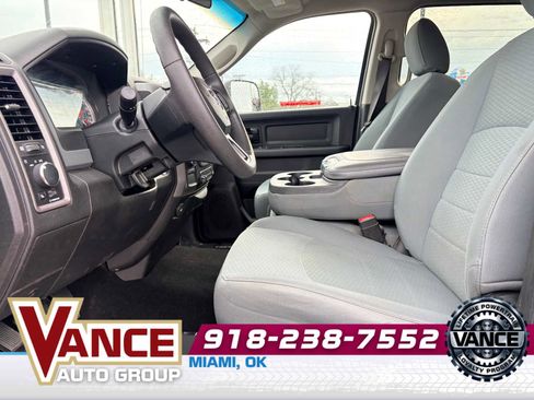 Used 2018 RAM 2500 Tradesman w/ Chrome Appearance Group image 13