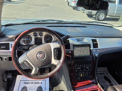 Used 2011 Cadillac Escalade 2WD image 15