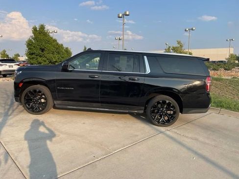 Used 2021 Chevrolet Suburban LT RWD image 4