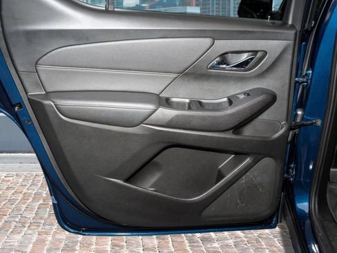 Used 2023 Chevrolet Traverse LT FWD image 13