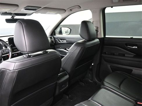 Used 2023 Nissan Pathfinder SL w/ Lighting Package (N92) image 17