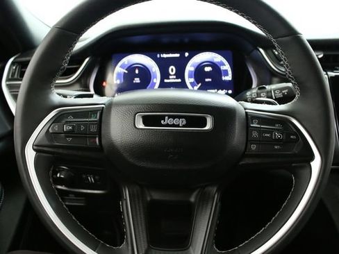 Used 2024 Jeep Grand Cherokee Altitude AWD/4WD image 13