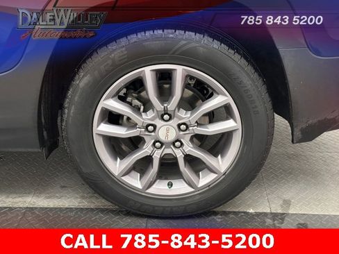 Used 2023 GMC Terrain SLT image 22