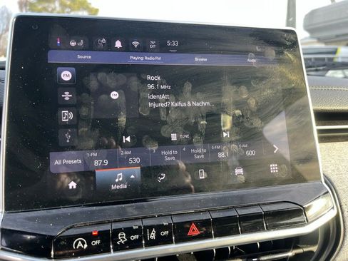 Used 2024 Jeep Compass Latitude image 13