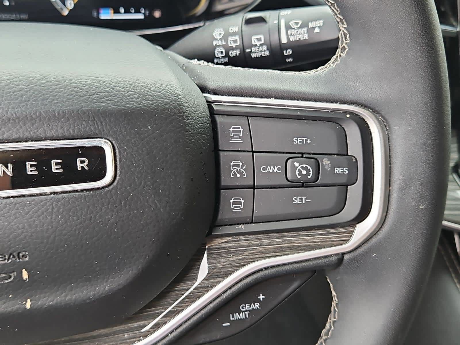 Used 2022 Jeep Wagoneer Series III w/ Rear Seat Video Group 1 AWD/4WD image 23