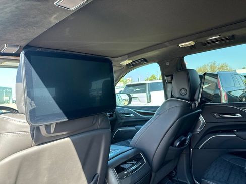 Used 2023 Cadillac Escalade Sport Platinum w/ LPO, ONYX Package AWD/4WD image 8